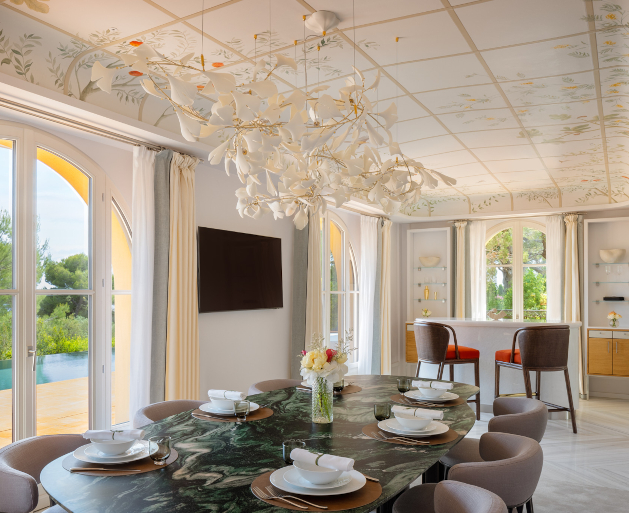 D&eacute;cor botanique maroufl&eacute; sur plafond