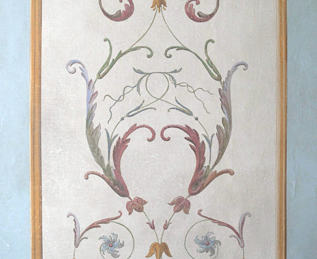 D&eacute;cor botanique sur fond argent&eacute; &agrave; la feuille d'alluminium